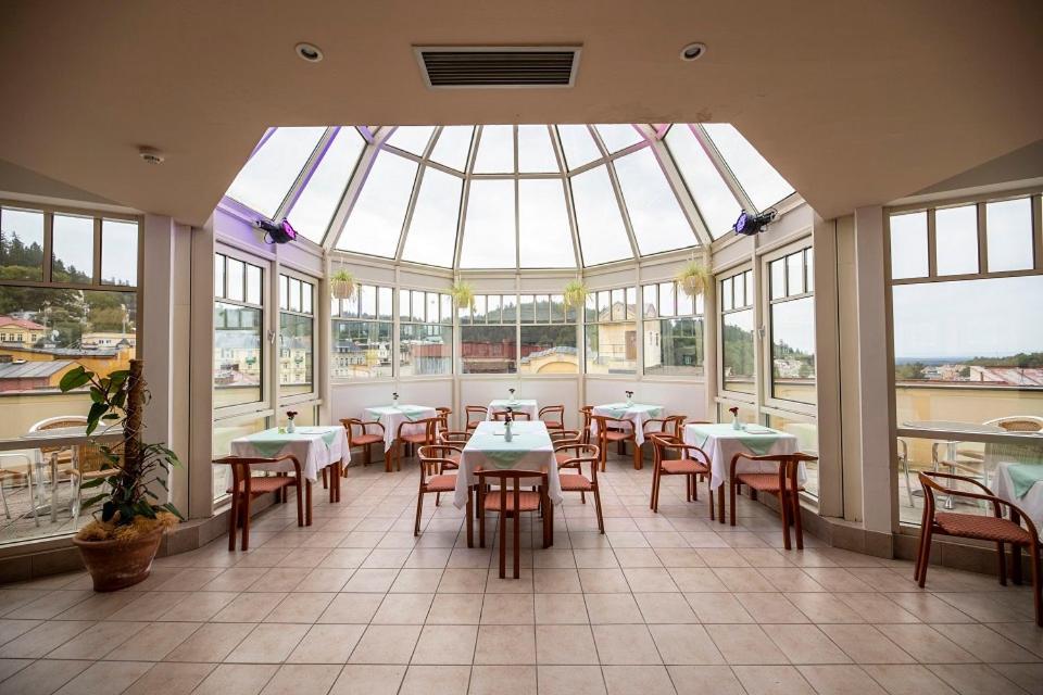 Hotel Flora Маріанські Лазні Екстер'єр фото