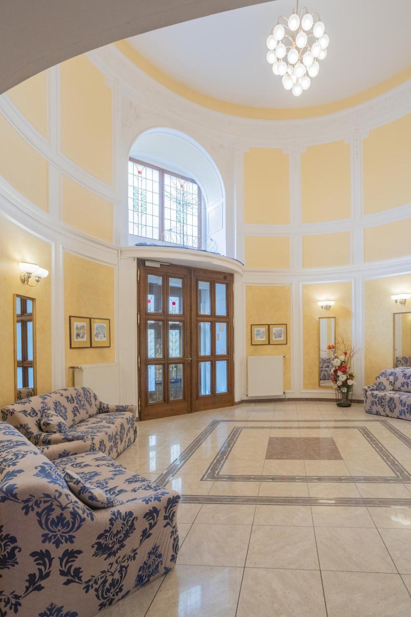 Hotel Flora Маріанські Лазні Екстер'єр фото