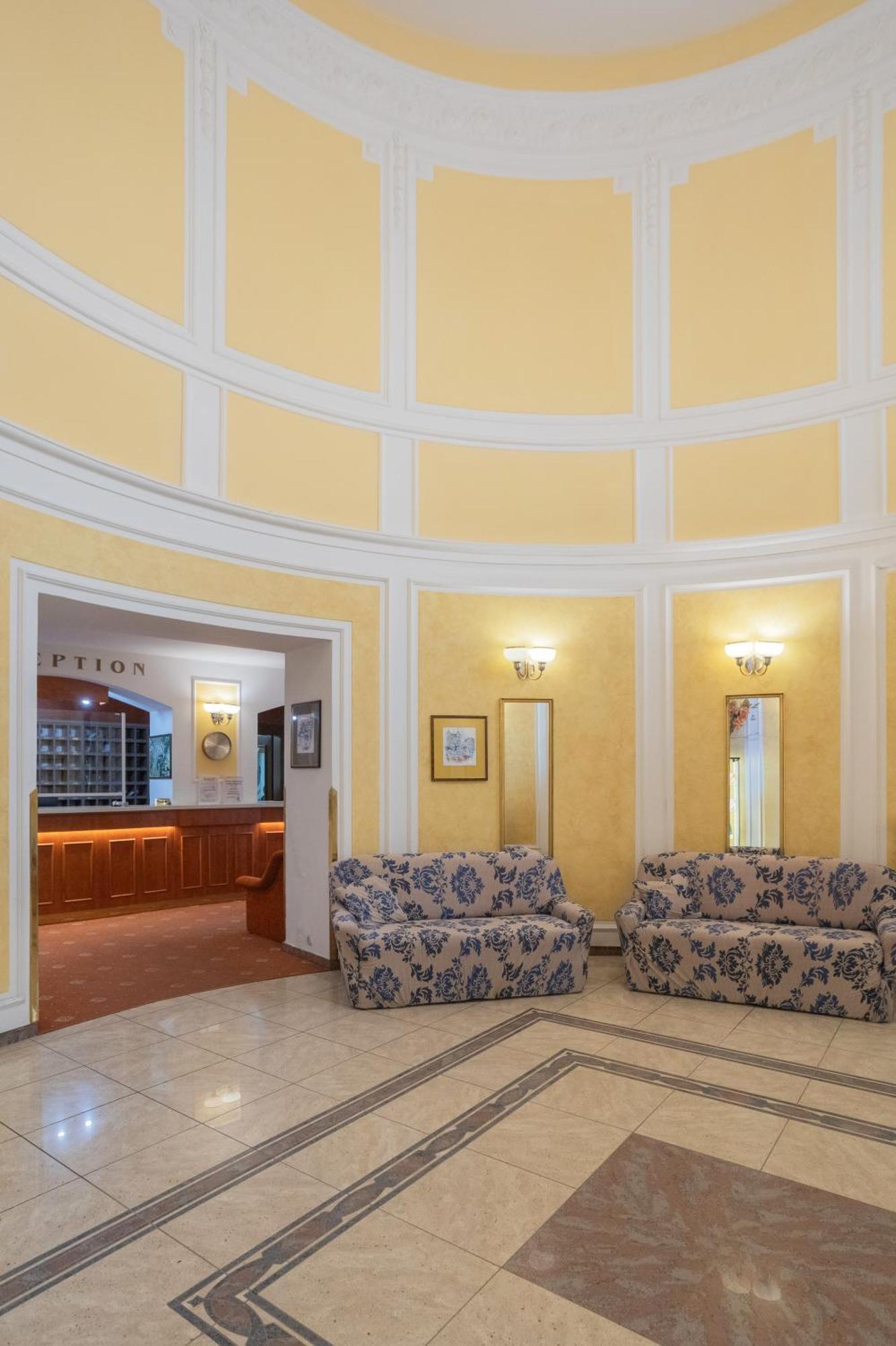 Hotel Flora Маріанські Лазні Екстер'єр фото