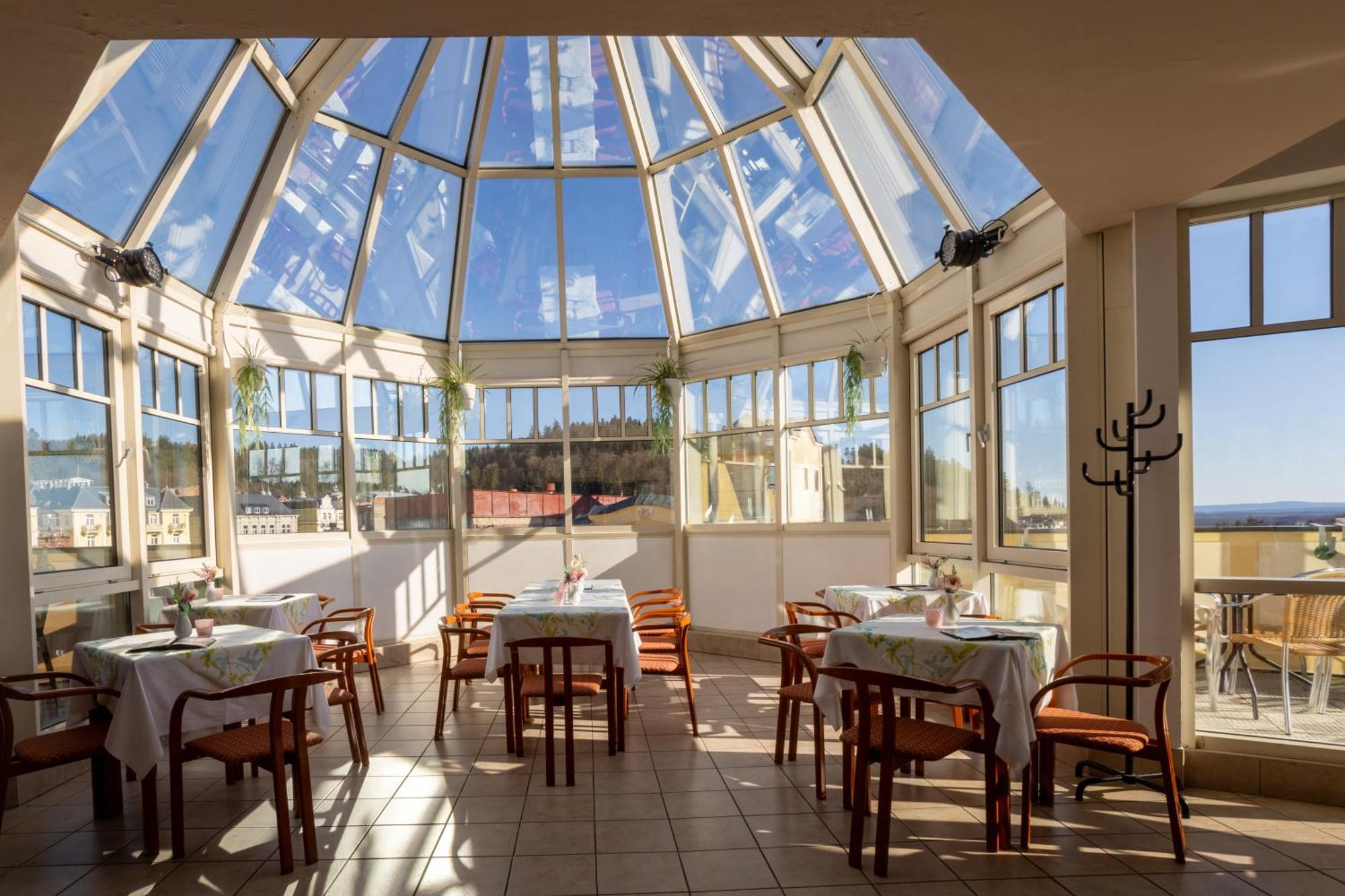 Hotel Flora Маріанські Лазні Екстер'єр фото